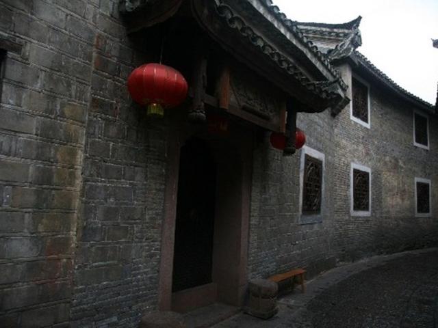 地精小老头恐怖灵异事件:在野外夜钓的时候，有没有遇到让你胆寒的事情？