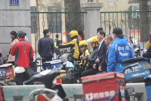 大家说说美团骑手月入多少？