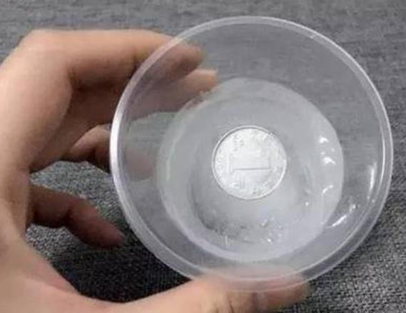 出远门时，为什么要给冰箱里放一枚硬币？插图38