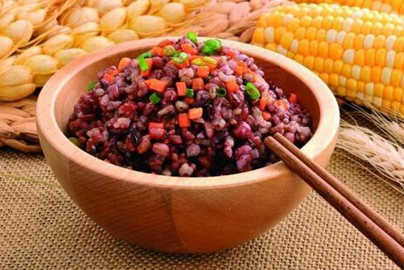 红豆、绿豆、黑豆、花生、莲子、薏仁米放在一起吃，可以吗？插图24