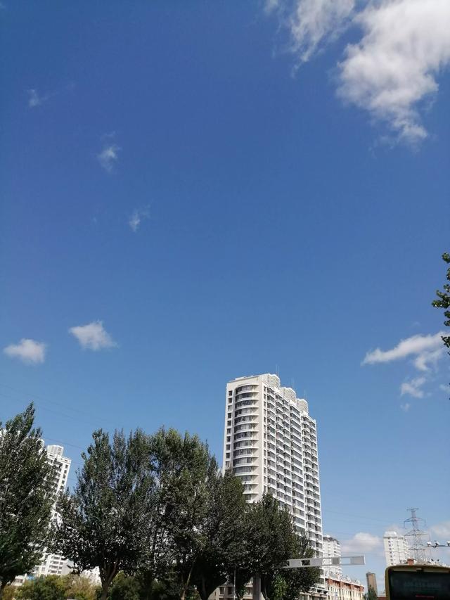 两个人合伙做生意,一人出钱一人出力,五五分成划算吗？