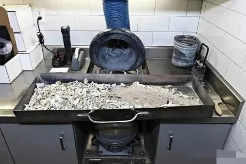 西塱骨灰楼灵异事件:人死了留骨灰干吗，不就一堆灰吗，洒了不一了百了吗？