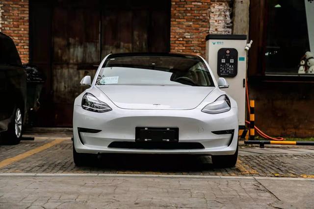 新能源汽车贵吗，为什么内行人说电动汽车要比汽油车开着贵