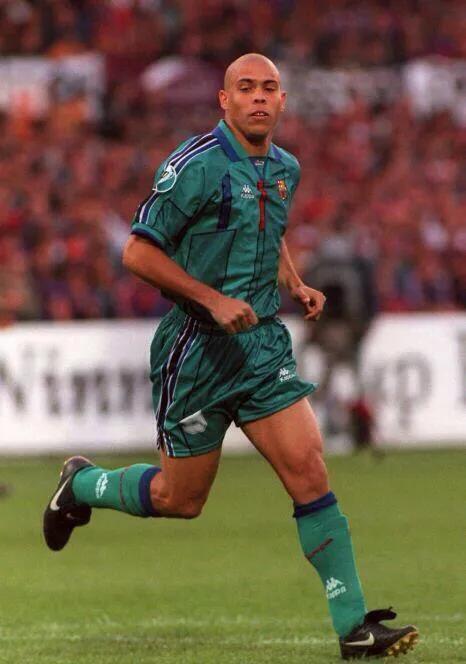 罗纳尔多为什么在巴萨只踢了一年就转回国米了呢？插图15