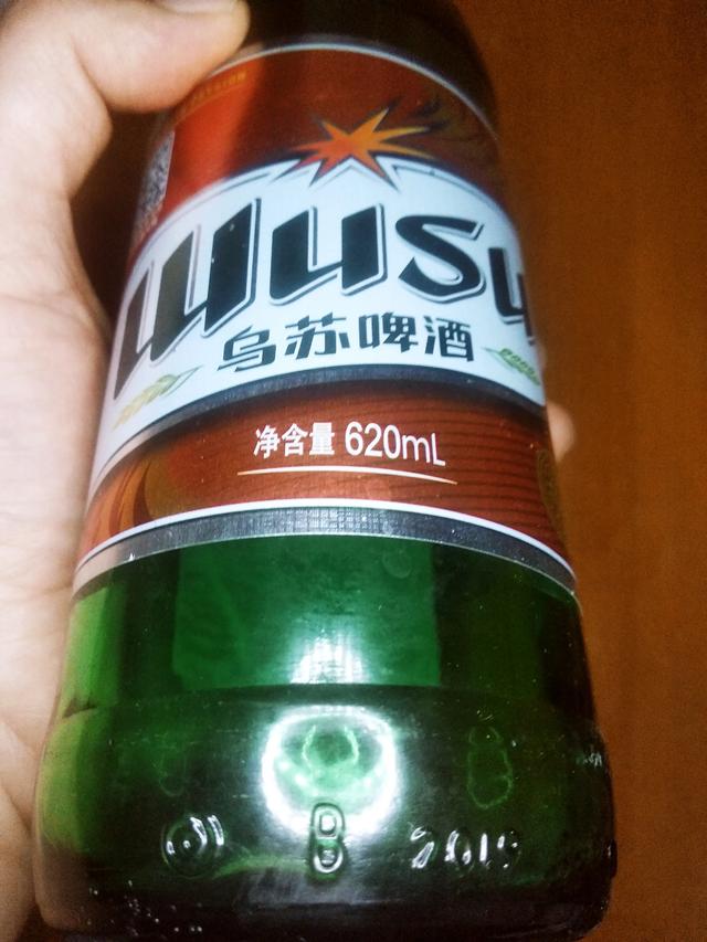 新疆最好喝的酒是什么酒，你觉得什么牌子啤酒最好喝是东北大绿棒子还是新疆大乌苏