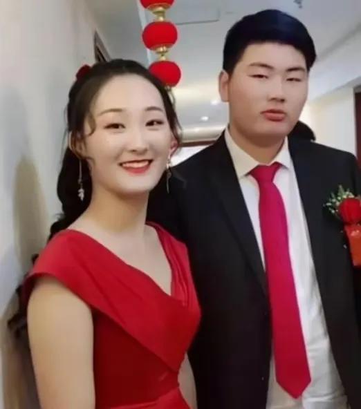 fancy陈亚:陈亚男签约网红机构，专场带货3万元/小时，她算不算功成名就