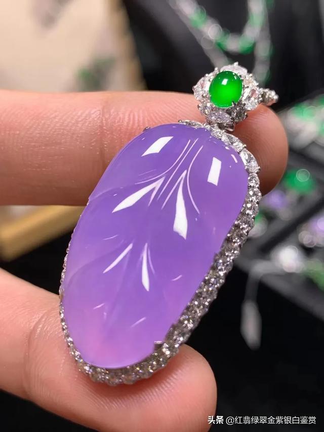 翡翠广告语最吸引人,翡翠飘花手镯为何会吸引那么多人的喜欢？