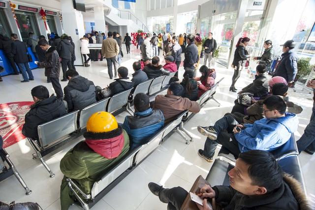 老人社保卡的退休金能在附近银行跨行无手续费取款，你怎么看？插图22