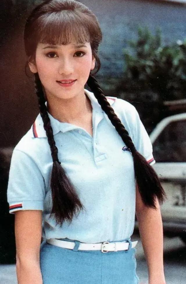 李娜为何出家:著名歌星李娜为什么会出家？