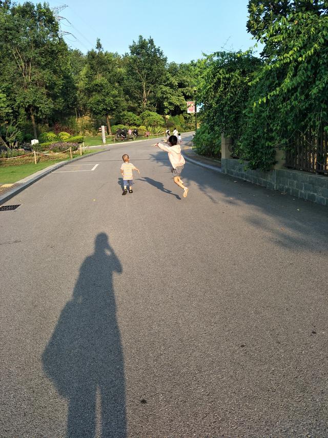 人到中年后才发现，早点生孩子和晚点生孩子差别很大，你怎么看？插图36