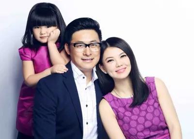 李湘的前任老公是谁:大S和李湘都离婚了，责任在谁？女人强势都会离婚吗？