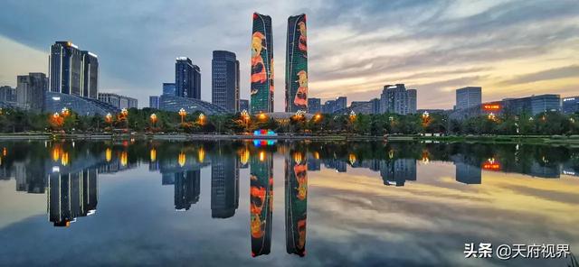 成都和上海，哪座城市更值得去旅游？