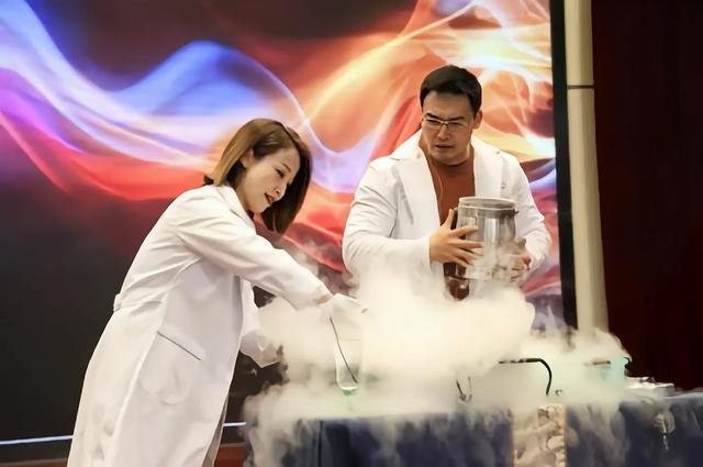 柳州宠物网雪国赏:如何看待广西柳州一司机压死宠物狗，又赔钱又向狗道歉？
