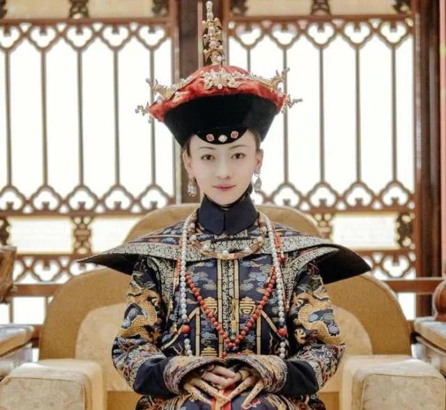 即使嘉庆帝想要给令懿皇贵妃追谥为皇后那也要经过乾隆的同意,换言之