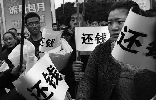 本人今年36岁,以前夫妻两人共同做生意,现如今生意失败,负债累累,该何去何从？