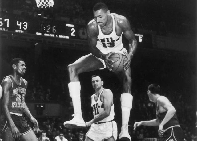 为什么张伯伦的各项得分数据如此惊人，在篮球界中的地位却不及乔丹，同位置相比也不如贾巴尔呢？插图7