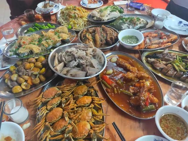 农村喜宴随100块,一家六口出动吃酒席,主家是高兴还是不高兴?