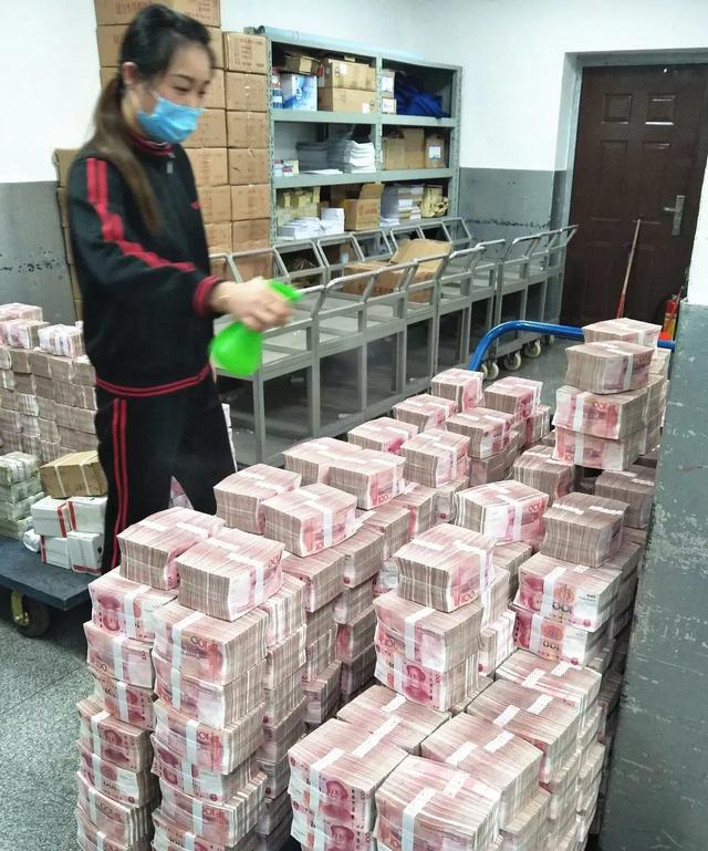 猫狗大战2猫怪的复仇:新猫跟旧猫打架，怎么办？