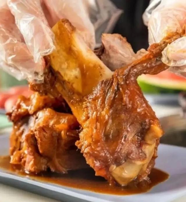 38元酱大骨随便吃有人说骨头是国外病骨头真相如何