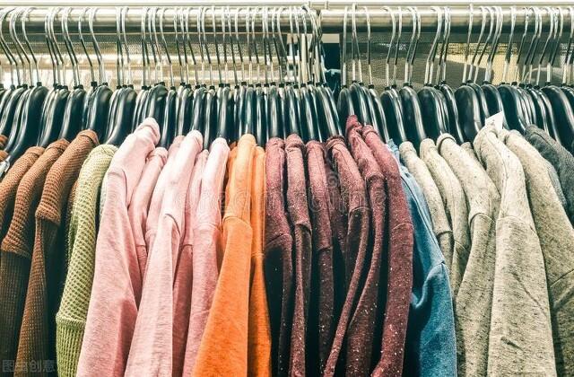 旧衣服回收有什么套路，为什么会有人到处回收旧衣服，旧衣服的利润很大吗
