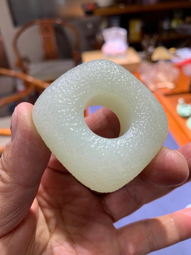 直播间的翡翠为啥便宜,翡翠直播间的套路你知道有哪些？