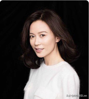 紫红色红宝石好还是玫红色好,五十岁的女人，什么发色才最适合你呢？