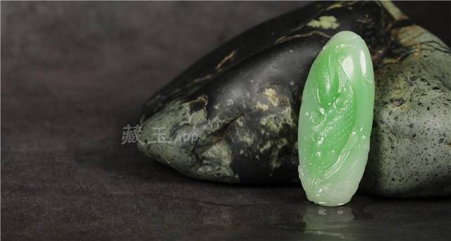 中国玉文化与人的关系,为什么玉器那么贵？不就是一块石头吗？