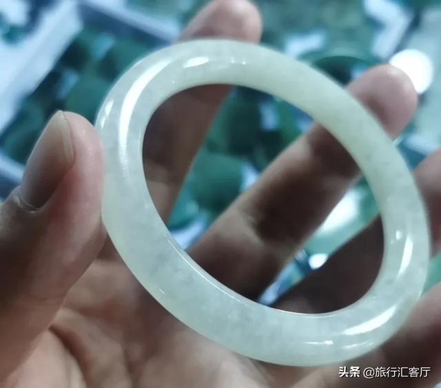 6万左右翡翠手镯图片,紫罗兰手镯现在大概是什么价格？