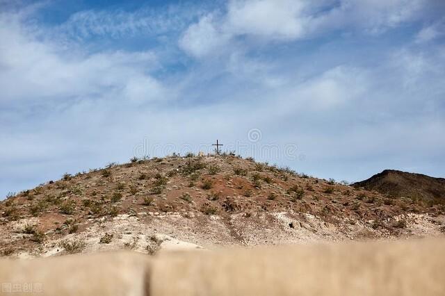 丈夫五十来岁走了,妻子再嫁人,百年后可以埋入前夫家祖坟吗？