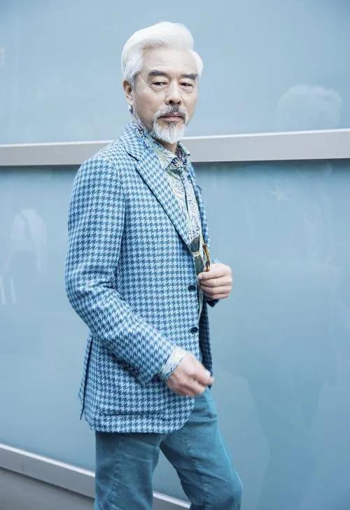 中年男性白发较多,不染不推光,适合留什么发型?-图15