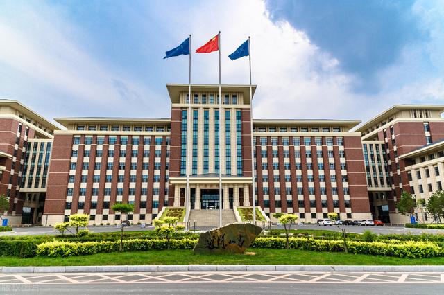 吉林大學(xué)好還是武漢大學(xué)好 吉林大學(xué)與武漢大學(xué)哪個(gè)好(圖3) 吉林大學(xué)好還是武漢大學(xué)好 吉林大學(xué)與武漢大學(xué)哪個(gè)好(圖3)