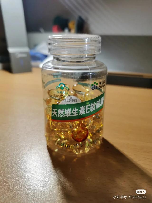 维生素e可以直接涂在脸上吗,维生素e可以直接涂在脸上吗？