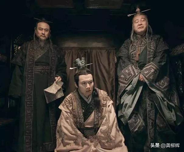 秦二世而亡的根本原因是什么？