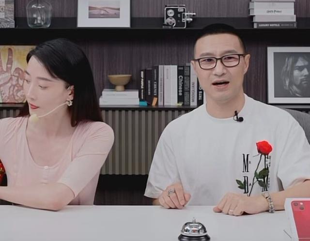 Wang Feng and his ex-wife Ge Huijie broadcast live at the same time ...