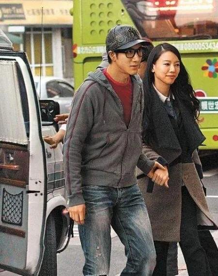王力宏与李靓蕾明明都是美国人,为何舆论主战场却在中国？
