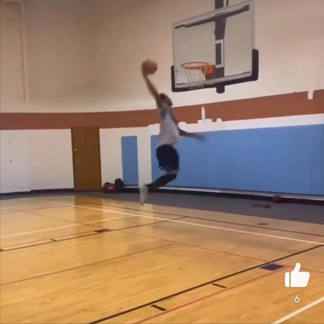山羊扣篮:NBA真正可能摸到篮板上沿的人都有谁