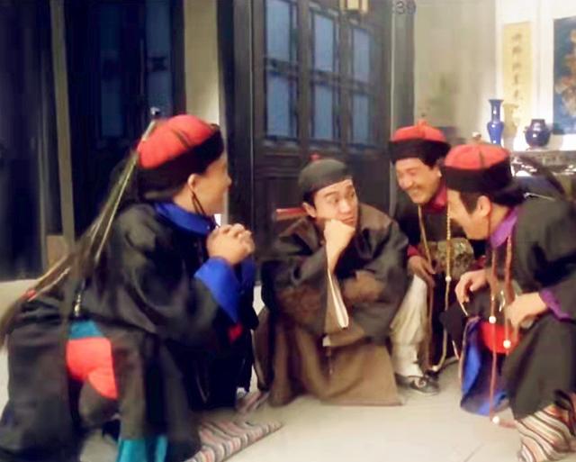 星爷电影《审死官》结局，一家人相聚在墓地，是全家都被杀了吗？插图12