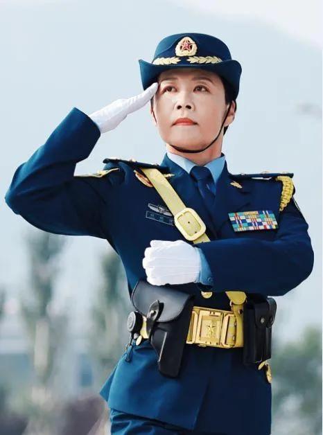 你见过最“英姿飒爽”的女性是谁？