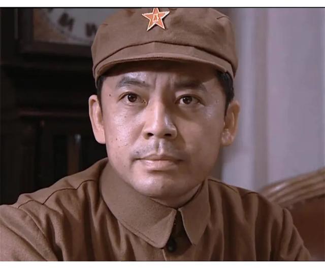 廖运周:为什么亮剑中的赵刚一出场就是团政委，和老革命李云龙平起平坐？