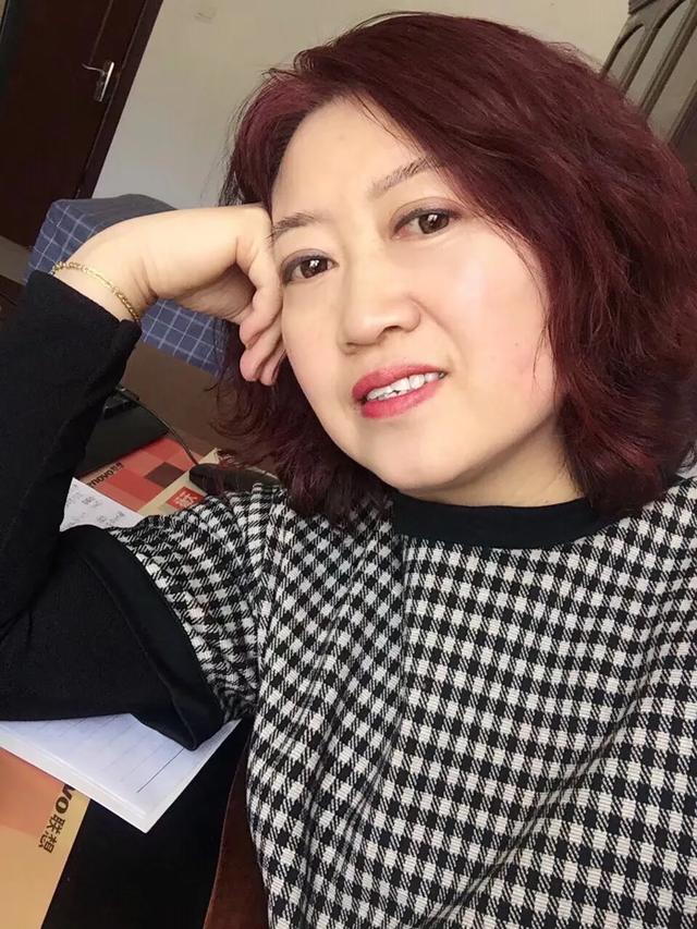 50岁左右的妇女适合穿什么样的衣服?-生活百科