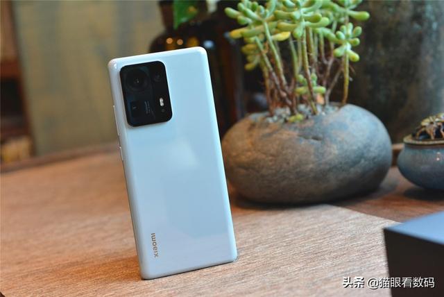 我是真的不明白并且非常讨厌，现在的有些手机为什么用玻璃背壳，难道是自信的认为这样很帅？插图2