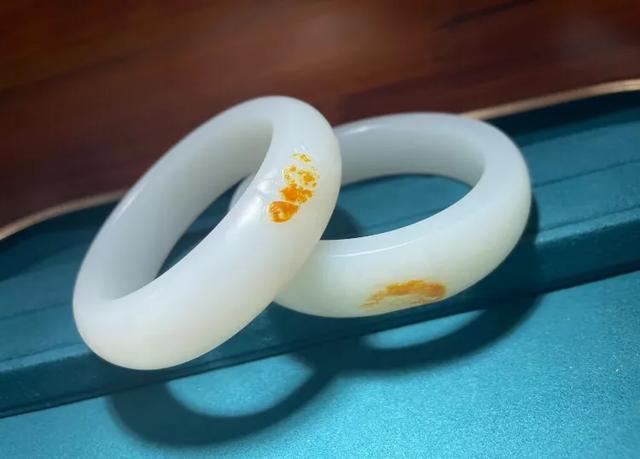 翡翠在哪里买比较靠谱,想买个玉镯子，在哪里买比较合适？