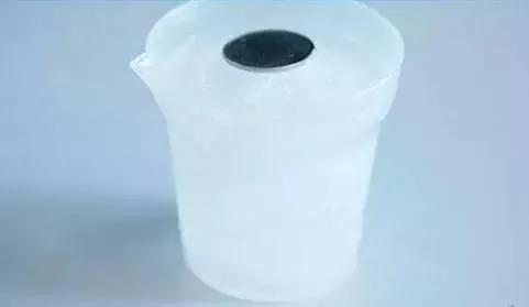 出远门时，为什么要给冰箱里放一枚硬币？插图70