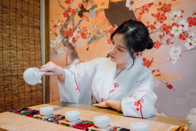 如果日本发展不受限制,军事实力能和美国相比吗？
