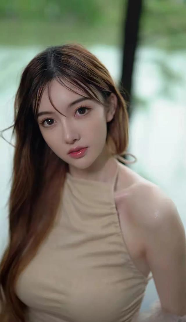 美女遛狗街拍:你见过最好看的街拍女孩是什么样子呢？敢不敢发出来看看？ 美女遛狗视频