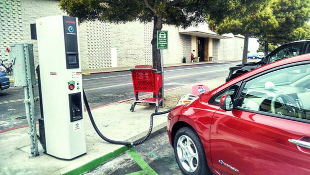 回收二手电动汽车，电动汽车真的是未来吗？如果不是，那现在出售的电动车怎么处理？