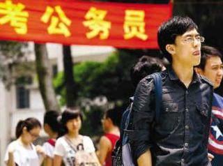 公务员能不能转为教师编？如果能转,二级主任科员如何定级？
