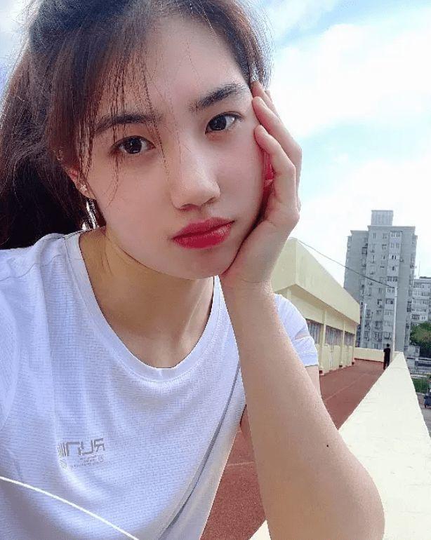 周晓兰:中国女运动员里面哪个最好看？男运动员哪个最帅？