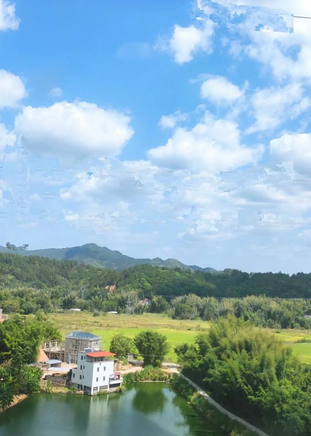 焦恩俊图片:年轻人都不太喜欢坐火车了吗都嫌脏乱差还是条件好了