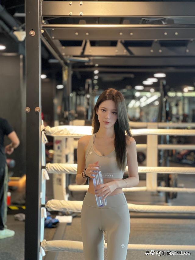 人人都说高级灰好看，怎么我就搭配不出质感，有推荐吗